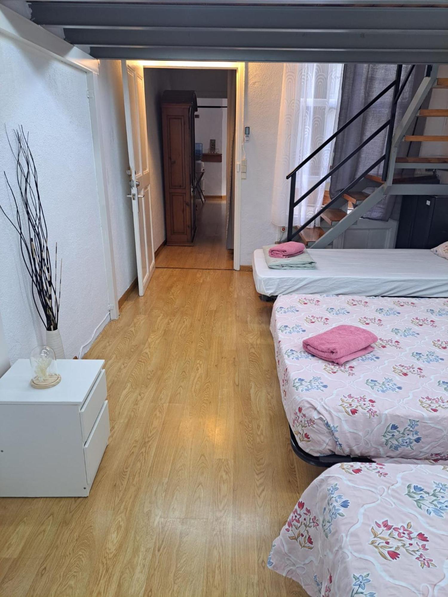 Habitacion Para Grupos Hasta 8 En Plena Rambla De Cataluna Barcelona Buitenkant foto