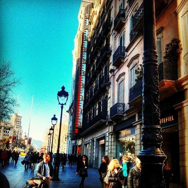 Habitacion Para Grupos Hasta 8 En Plena Rambla De Cataluna Barcelona Buitenkant foto